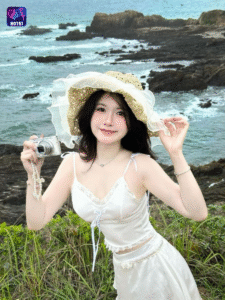 Read more about the article Hot51 Indonesia Beautiful Stunning Live Goyang & Tayang Dada Malu!